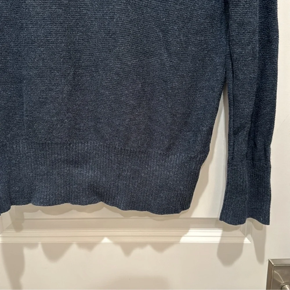 Banana Republic blue crewneck sweater Men’s small.